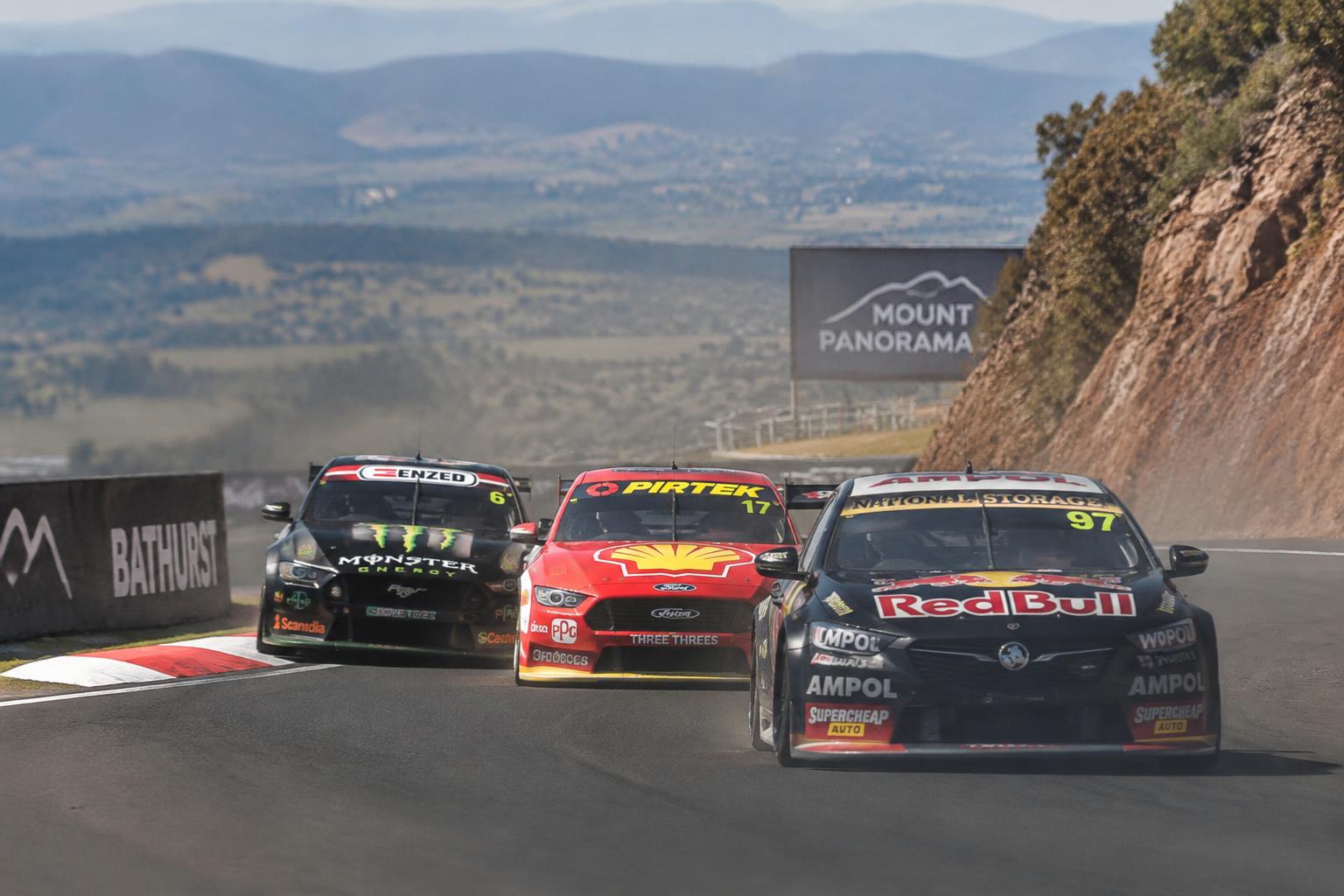 Touring cars at Mount Panorama